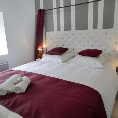 Gite Du Chateau Eclassan Ngoại thất bức ảnh
